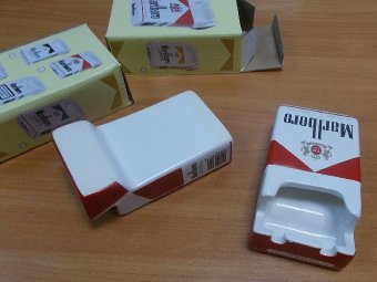 Саратовские таможенники конфисковали 100 пепельниц в форме пачек сигарет Marlboro
