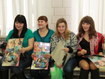 Инспекторы ГИБДД в роддоме рассказали беременным женщинам о безопасности на дорогах