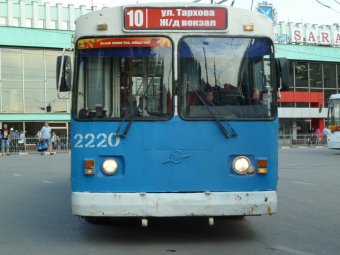 В Саратове под троллейбус попала перебегавшая дорогу в неположенном месте женщина