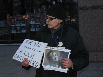 В Саратове на пикете в защиту Надежды Савченко правозащитник устроил перепалку с чеченцем