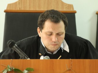 Конвой и адвокат Хмелева затеяли полемику о цензуре и конфиденциальности