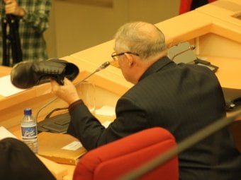 В Саратове депутат на заседании гордумы пригрозил снять штаны