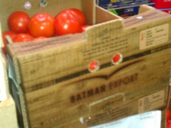 В Саратове уничтожили еще десять килограммов санкционных турецких томатов