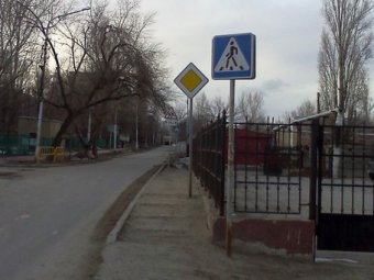 В центре Саратова иномарка сбила шедшую по «зебре» пенсионерку
