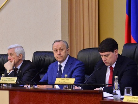 Валерий Радаев рекомендовал информировать пассажиров автобусов и электричек об угрозах терактов