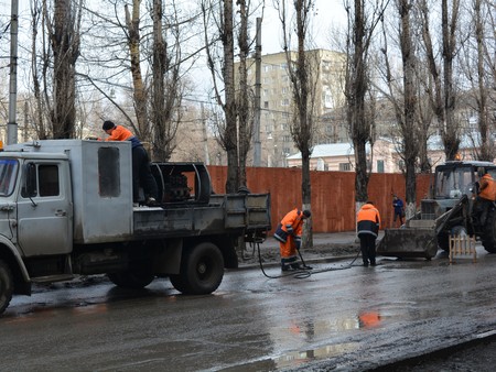 В Саратовской области ощущается нехватка дорожных рабочих и электрогазосварщиков