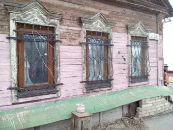 Фотографии саратовских «розовых домов» опубликовал известный блогер Рустем Адагамов