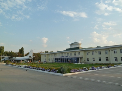 Сбежавших из приюта подростков нашли полицейские в аэропорту Саратова