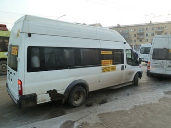 В Саратове по вине водителя микроавтобуса в салоне упали двое пассажиров