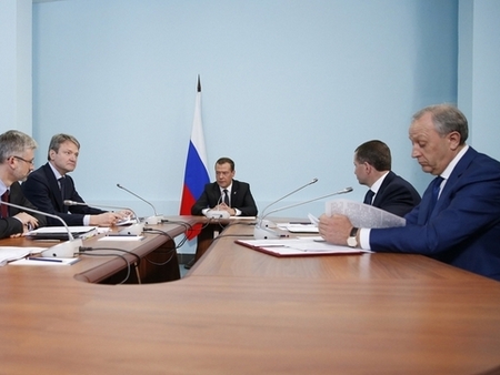 На закрытом совещании Медведев и Радаев еще раз обсудили саратовские дороги