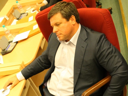 Самый богатый депутат областной думы Альберт Старенко заработал в сто раз больше «самого бедного» Олега Алексеева