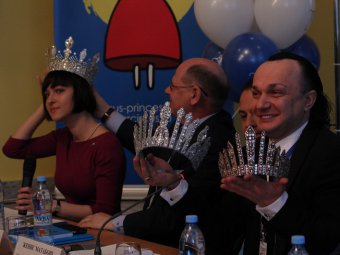 Короны победительниц фестиваля «Принцесса цирка» украшены тысячами кристаллов Swarovski