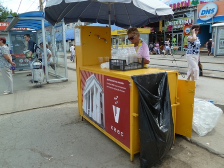 С 15 апреля в Саратове разрешили открыть уличные лотки с мороженным и квасом
