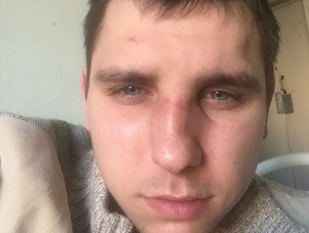 Саратовского видеоблогера Евгения Ширманова избили перед квартирой