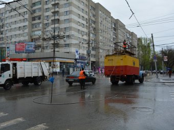 В центре Саратова из-за неполадок в электросети остановлено движение электротранспорта