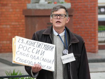Прохожие об акции протеста Андрея Калашникова: «Вы нам здесь уши трете!»