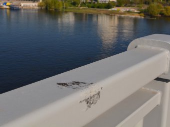 В течение вечера на энгельсском мосту скончались два человека