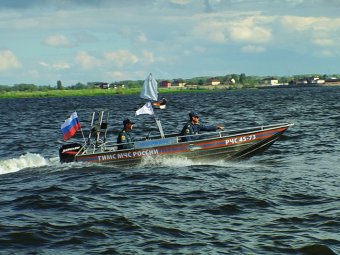 Спасатели вытащили из Курдюмки перевернувшегося на лодке рыбака