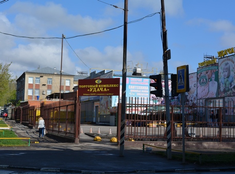 За торговлю суррогатами алкоголя у «Удачи» и взятку полицейскому саратовца отправили на обязательные работы