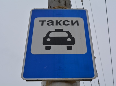 Саратовские таксисты из-за ливня подняли расценки в полтора раза