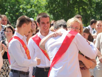 Завтра для почти десяти тысяч выпускников саратовских школ прозвенит Последний звонок