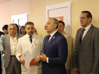 В день открытия нового корпуса детской больницы губернатор пожелал врачам поменьше пациентов