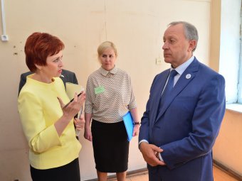 Валерий Радаев устроил разнос министрам за затягивание ремонта детского реабилитационного центра