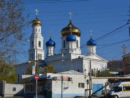 Во время ремонта саратовского храма пострадали рабочий и пенсионерка