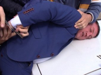ФСБ обнародовала фотографии задержания ершовского прокурора