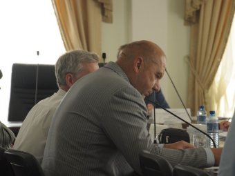 Депутат гордумы признался, что самовольно повесил аншлаг о стотысячном штрафе за сброс мусора