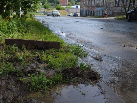 В центре Саратова до вечера отключили воду на нескольких улицах