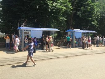 В Мирном переулке установили новые трамвайные остановки
