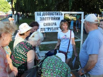 Жители Кировского района потребовали отставки депутата-единоросса Константина Лекомцева