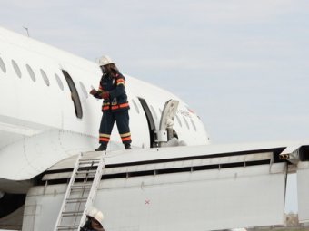 Перед вылетом саратовских детей в «Артек» в самолете проводили лабораторные исследования