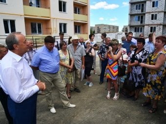 Губернатор о строительстве домов для «аварийников» в Красноармейске: «Нужно ускориться со сроками, не нарушая качества»