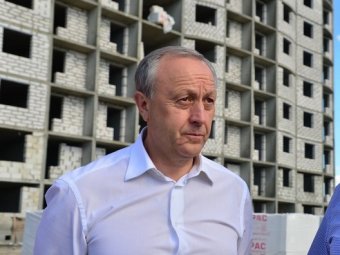 Радаев рассказал о «значительной» готовности дома «Энгельсстроя» для переселенцев из аварийного жилья