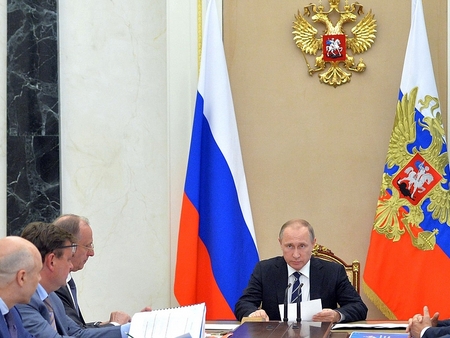 Путин обсудил с силовиками формирование бюджета «в нынешних экономических реалиях»