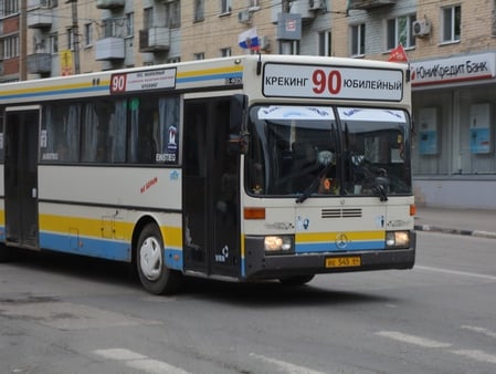 В Заводском районе автобус без пассажиров протаранил иномарку