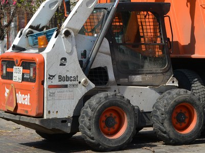 Саратовец выдал себя за директора фирмы и обманом завладел Bobcat
