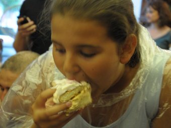 «Яблонька» отменила конкурс по метанию тортов в «Липках»