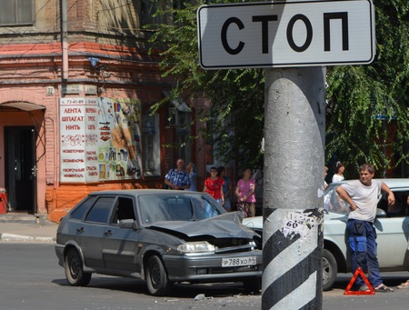 Из-за столкновения двух отечественных автомобилей в центре Саратова образуется пробка