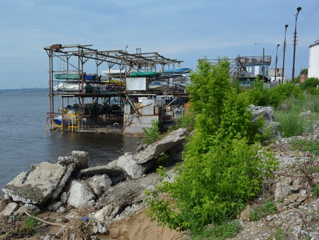 Валерий Радаев поручил за неделю найти решение многолетней проблемы с лодочными базами на набережной Саратова