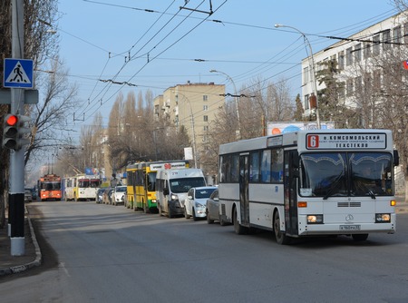 Чиновники нашли в салонах саратовских автобусов грязь