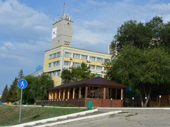 ИП Богданову разыскивают для обвинения в самовольном занятии участка на набережной
