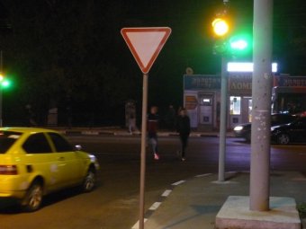 В Энгельсе водитель сбил пешехода и скрылся с места происшествия