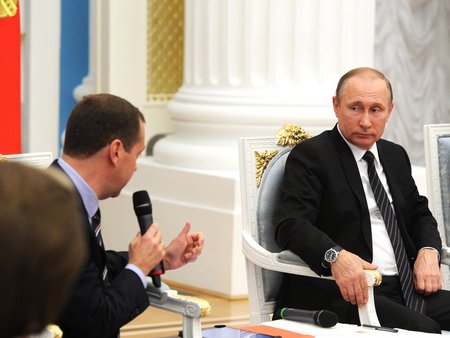 Медведев предложил Путину сделать проект «Наш двор» федеральным