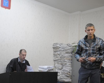 Адвокат Вилкова обвинил обыскивавшего журналиста полицейского в неуважении к суду