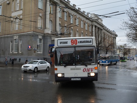 В течение двух часов на Чапаева водители дважды таранили автобусы маршрута №90