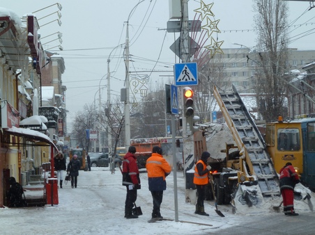 Дорожники в Саратове готовы убирать снег с 20 октября