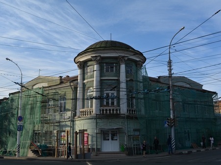 Чиновники планируют вернуть Дому Корнилова на Московской исторический желтый цвет